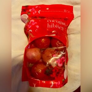 Coconut hibiscus bath bombs 🌸🥥